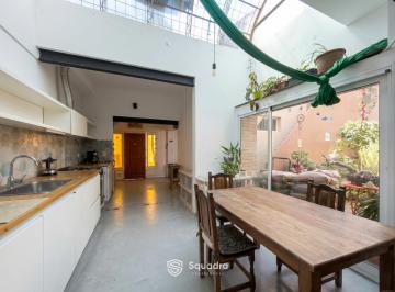 Casa · 135m² · 4 Ambientes · 1 Cochera · Venta - Casa Desarrollada en Planta Baja de 3 Dorm. con Patio Verde - Barrio Alberdi, Rosario.