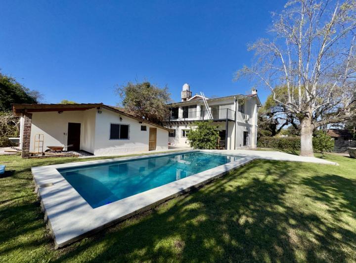 Casa · 240m² · 5 Ambientes · 5 Cocheras