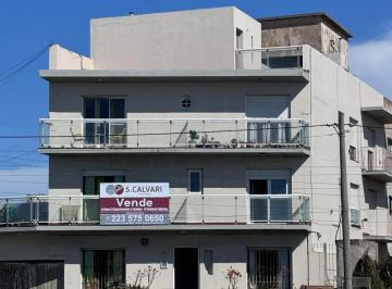 Edificio · 1361ha · 13 Cocheras · Edificio de Dos Plantas Frente Al Mar - Zona Zacagnini