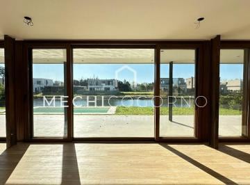 Casa · 252m² · 5 Ambientes · 4 Cocheras · Casa en Venta en Laguna Grande, Villa Nueva