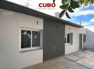 Casa · 250m² · 2 Dormitorios · 2 Cocheras · Alquiler Casa en Dorrego, a m de Acceso Este, Guaymallén.