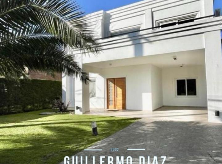Casa · 237m² · 4 Ambientes · 2 Cocheras
