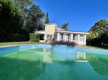 Casa · 120m² · 8 Ambientes · 1 Cochera · Casa en Venta Villa Carlos Paz