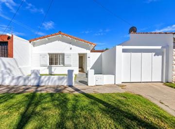 Casa · 75m² · 3 Ambientes · 3 Cocheras · Venta Casa 3 Ambientes, Barrio Las Americas