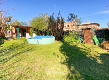 Casa · 58m² · 3 Ambientes · 1 Cochera · Venta - Casa de 2 Dorm., Jardín Patio y Piscina - Barrio Los Solares, Funes.