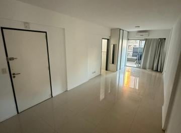 Departamento · 39m² · 1 Ambiente · Alquiler 1 Ambiente Al Frente con Balcón en Parque Centenario