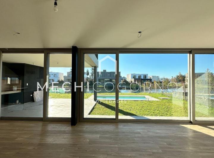 Casa · 226m² · 4 Ambientes · 1 Cochera