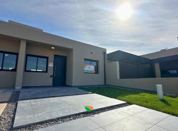 Casa · 78m² · 3 Ambientes · 1 Cochera · Duplex en Quebradas de Manantiales 2 Dorm.