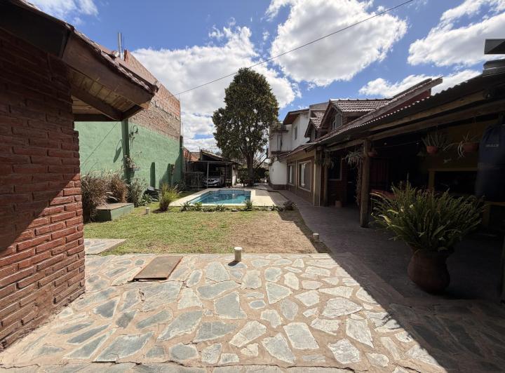 Casa · 267m² · 6 Ambientes · 4 Cocheras