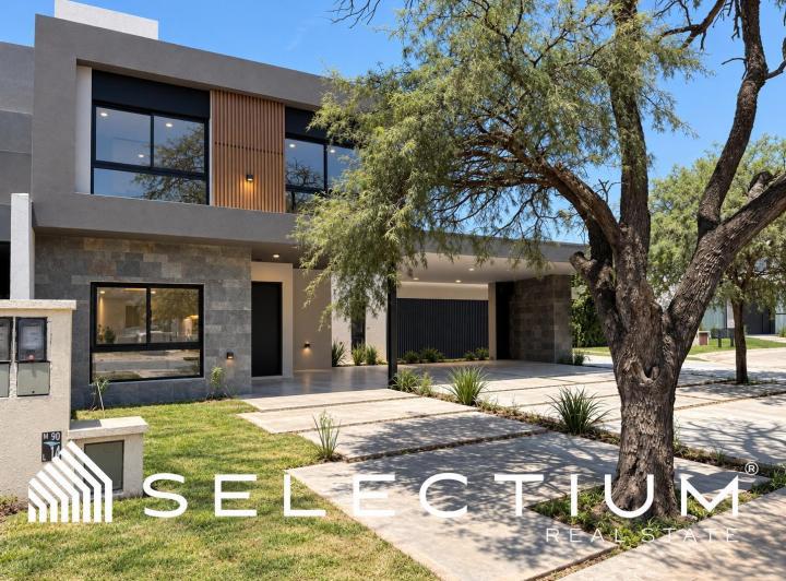 Casa · 600m² · 7 Ambientes · 2 Cocheras