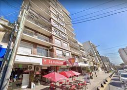 Departamento · 135m² · 4 Ambientes · 1 Cochera · Estupendo 4 Amb con Cochera y Baulera a m de La Avda y del Fcgr - Oportunidad - Vta Dta!