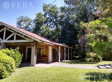 Quinta vacacional · 89m² · 3 Ambientes · Venta de Casa Quinta con Parrilla en Florencio Varela