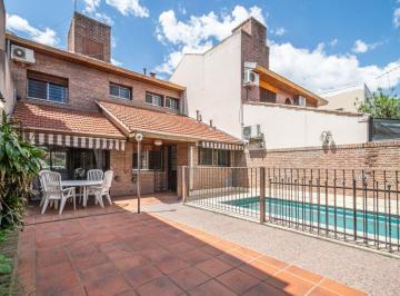 Casa · 200m² · 4 Ambientes · 1 Cochera · Casa en Venta – 3 Dorm., Jardín, Pileta, Quincho y Cochera