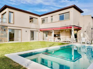 Casa · 427m² · 5 Ambientes · 2 Cocheras · Venta Casa 5 Ambientes con Hangar, Jardin y Pileta en El Aero Country Club Gral Rodriguez
