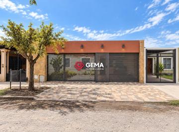 Casa · 236m² · 5 Ambientes · 2 Cocheras · Casa 3 Dorm. en B° Los Castaños