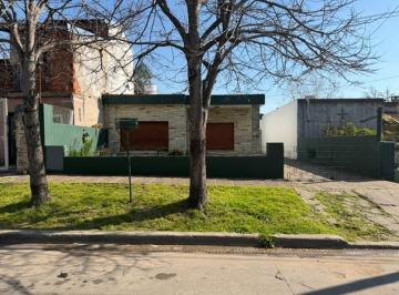 Casa · 97m² · 3 Ambientes · 3 Cocheras · Casa 3 Ambientes a La Venta en Don Torcuato