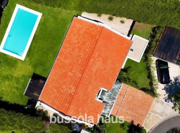 Casa · 140m² · 5 Ambientes · 5 Cocheras · Casa en Venta de 5 Ambientes en Una Planta con Pileta en Cantón Escobar