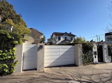 Casa · 320m² · 6 Ambientes · 1 Cochera · Imponente Casa en El Barrio Inglés