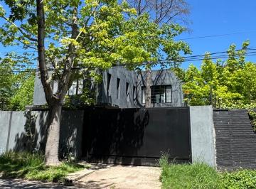 Casa de 4 ambientes, San Isidro · Dueño Directo en La Horqueta: Casa Moderna con Excelente Sol y Jardín