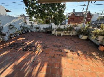 Casa · 140m² · 4 Ambientes · 1 Cochera · Venta PH Al Frente con Cochera, Sin Expensas, Ideal Para Reciclar
