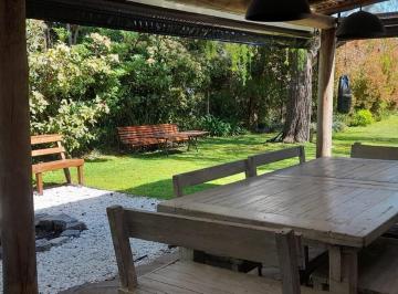 Casa · 230m² · 5 Ambientes · 2 Cocheras · Casa Santa Bárbara - Excelente Ubicación!
