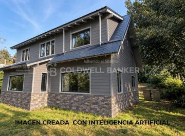 Casa · 979m² · 5 Ambientes · 4 Cocheras · Venta Casa 200 m² en Construcción con Vista Al Bosque y Parcial Al Lago. Villa La Angostura.