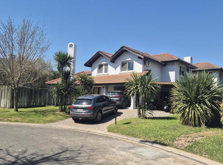 Casa · 195m² · 3 Dormitorios · 1 Cochera