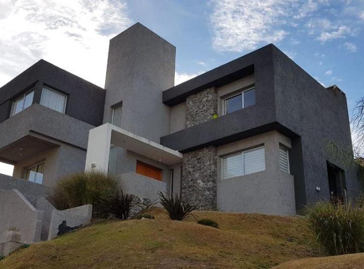 Casa · 300m² · 1 Ambiente · 2 Cocheras