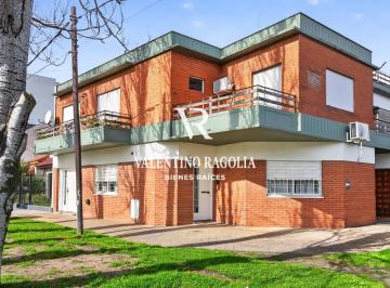 Casa · 170m² · 5 Ambientes · 1 Cochera · Casa en Venta de 5 Ambientes en Ramos Mejía