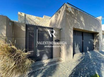 Casa · 380m² · 6 Ambientes · 2 Cocheras · Venta Casa de 6 Ambientes en Castelar