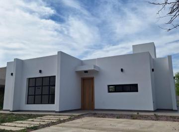 Casa · 140m² · 4 Ambientes · Venta de Casa a Estrenar Barrio Privado El Chañar