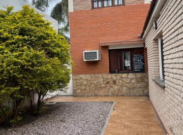 Casa · 180m² · 5 Ambientes · 2 Cocheras · Venta Casa Bª Juramento