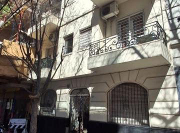 Departamento de 2 ambientes, Parque Chacabuco · 2 Amb. Al Frente. 47 m². Balcón. por Escalera. Lavadero y Cocina Separada. a m Parque Chacabuco.