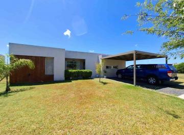 Casa · 85m² · 3 Ambientes · 1 Cochera · Venta Casa 3 Amb San Sebastián / Parque y Piscina
