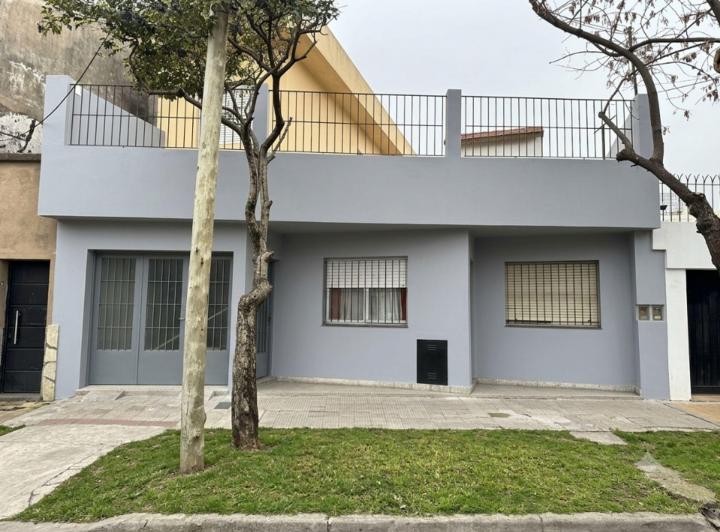 Casa · 94m² · 4 Ambientes · 1 Cochera