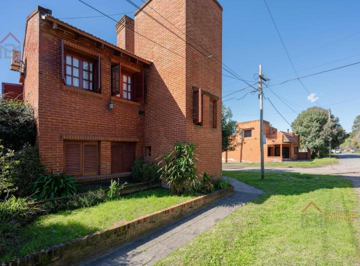 Casa · 200m² · 5 Ambientes · 1 Cochera