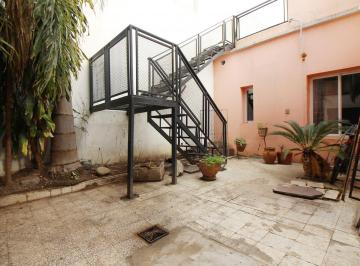 Casa · 160m² · 4 Ambientes · 1 Cochera · Impecable Casa de 4 Ambientes con Garage.