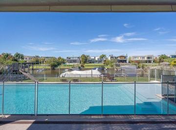 Casa · 363m² · 6 Ambientes · 2 Cocheras · Venta Casa en Albanueva con Amarra 5 Amb.
