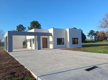 Casa · 131m² · 4 Ambientes · 3 Cocheras · Casa Venta Pilar Los Alcanfores Estrenar Escritura