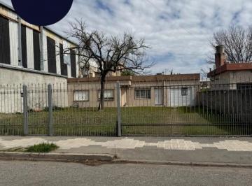 Casa · 136m² · 2 Dormitorios · Casa + 1.199 m² de Terreno | Barrio Escuela | Rio Tercero