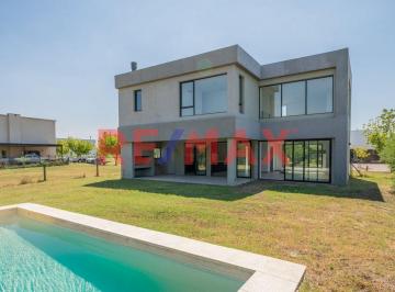 Casa · 175m² · 4 Ambientes · 2 Cocheras · Casa en Venta 4 Ambientes Barrio Acacias Puertos.