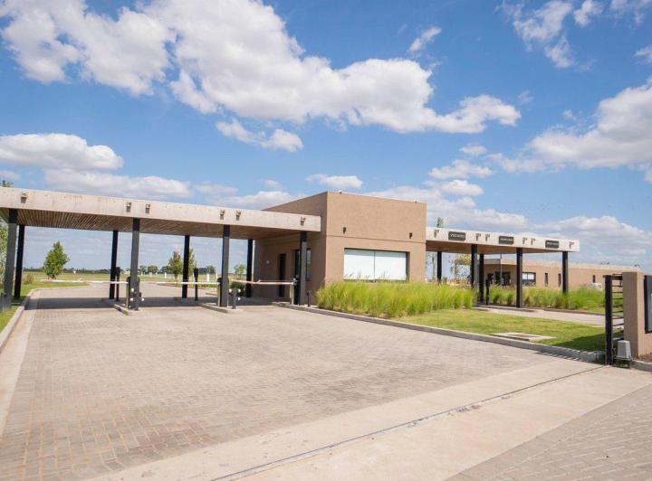 Terreno · 907m²