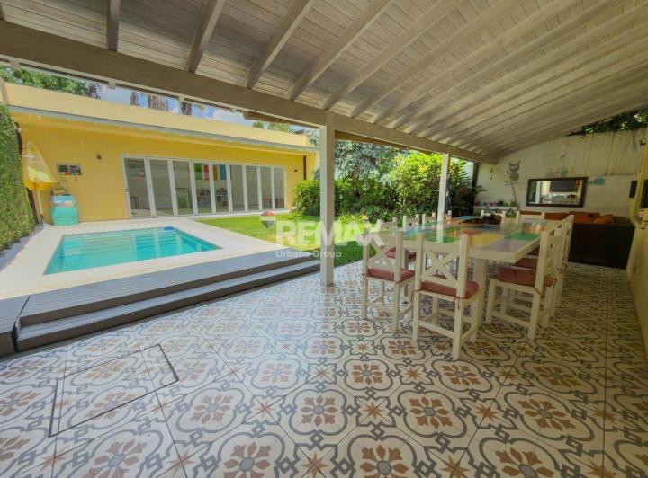 Casa · 246m² · 5 Ambientes · 1 Cochera