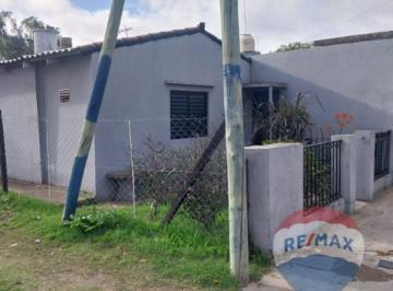 Casa · 50m² · 3 Ambientes · 1 Cochera · Venta de Casa en Av 66 y 154, Los Hornos