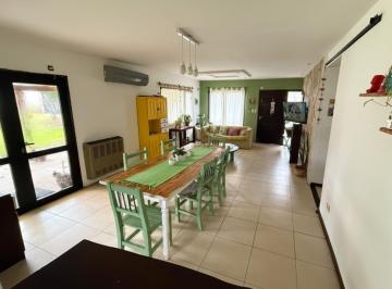 Casa · 98m² · 4 Ambientes · Venta Casa Gesell Zona Golf Gas Natural 3 Dorm