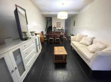 Casa · 76m² · 4 Ambientes · 1 Cochera · Duplex 4 Amb Castelar Acepta Permuta Depto Caba