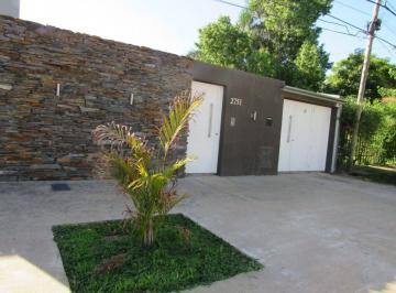 Casa · 133m² · 5 Ambientes · 1 Cochera · Casa Dos Dorm. - Barrio Alborada