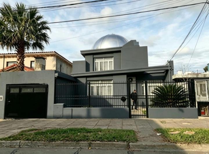 Casa · 180m² · 6 Ambientes · 1 Cochera