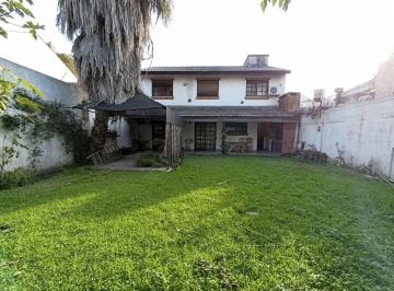 Casa · 209m² · 4 Ambientes · Venta Casa 4 Amb. Parque y Cochera Castelar Norte