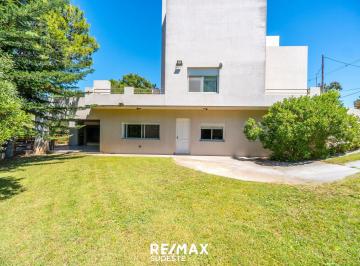 Casa · 189m² · 3 Ambientes · 1 Cochera · Venta Casa Premium Sauce Grande a 100 m del Mar